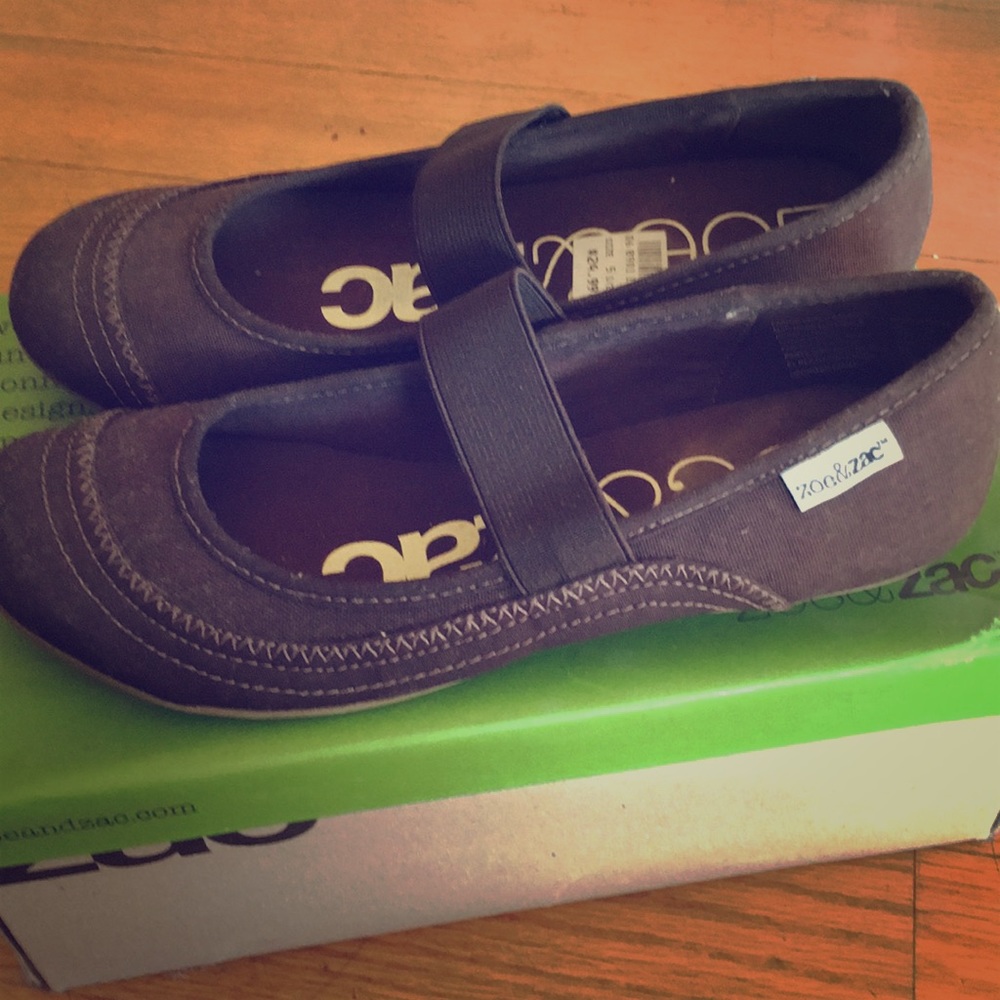 New Zoe & Zac sneakers shoes size 5 Fabric Vegan